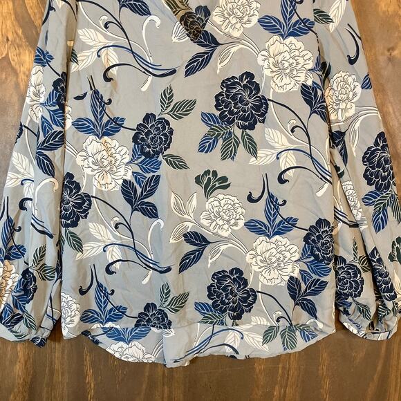 Banana Republic Womens Blouse Gray Blue Floral V Neck Collared Long Sleeve Small - Picture 3 of 11